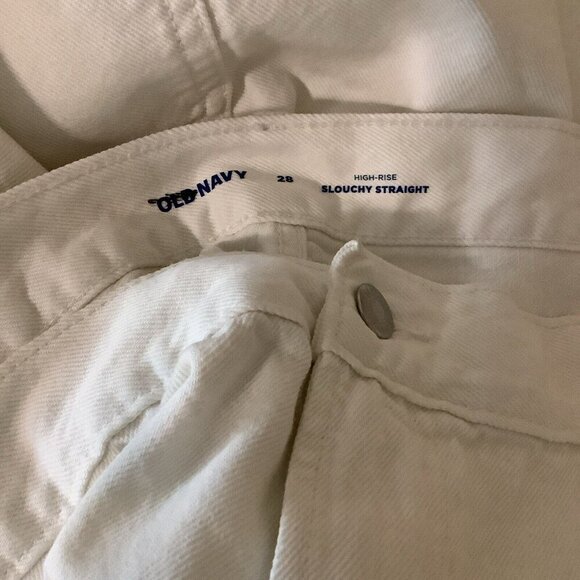 Old Navy Size 28W Plus Size Women’s Shorts White Slouchy Straight Denim. New - Picture 3 of 5